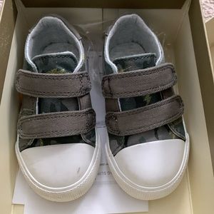 Toddler Boys Tucker and Tate size 6m camo with lightning bolt shoes